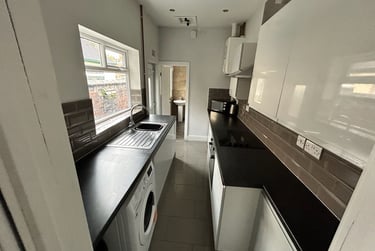 3 bed house, Spencer Road, Shelton, Stoke, ST42BE - Image 3