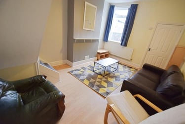 3 bed house, Crowther Street, Shelton, Stoke, ST42ER - Image 1