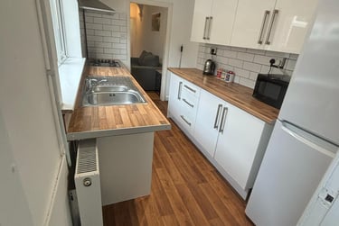 3 bed house, Thornton Road, Shelton, Stoke, ST42BD - Image 1