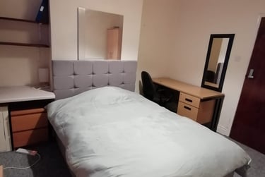 4 bed house, Lewis Street, Shelton, Stoke, ST47RS - Image 1