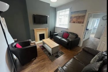 4 bed house, Boughey Road, Shelton, Stoke, ST42BN - Image 4