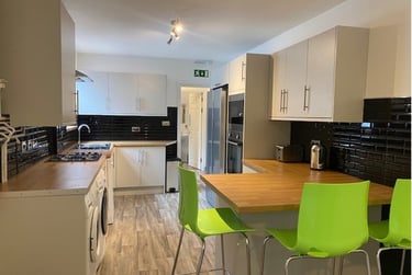 5 bed house, Downey Street, Hanley, Stoke, ST13BY - Image 2