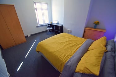 3 bed house, Spencer Road, Shelton, Stoke, ST42BE - Image 1