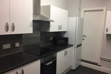 5 bed house, Boughey Road, Shelton, Stoke, ST42BQ - Image 3