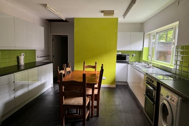 6 bed house, Queen Anne Street, Shelton, Stoke, ST42EQ - Image 1