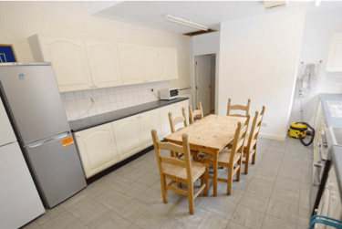 6 bed house, Queen Anne Street, Shelton, Stoke, ST42EQ - Image 1