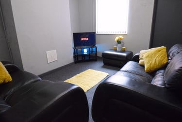 4 bed house, Queen Anne Street, Shelton, Stoke, ST42EQ - Image 3