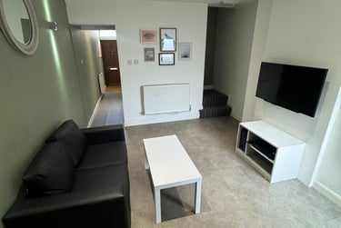 4 bed house, Thornton Road, Shelton, Stoke, ST42BD - Image 1