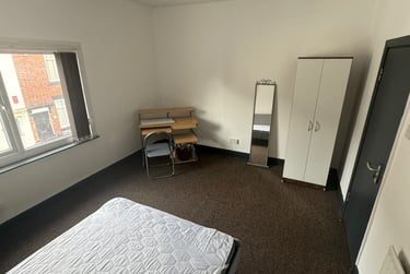 4 bed house, Elliott Street, Basford, Newcastle under Lyme, ST51JL - Image 2