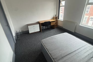 4 bed house, Nicholls Street, Penkhull, Stoke, ST44EJ - Image 2