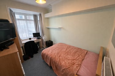 4 bed house, Boughey Road, Shelton, Stoke, ST42BN - Image 1