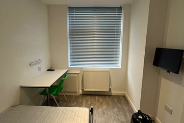 3 bed house, Thornton Road, Shelton, Stoke, ST42BD - Image 8