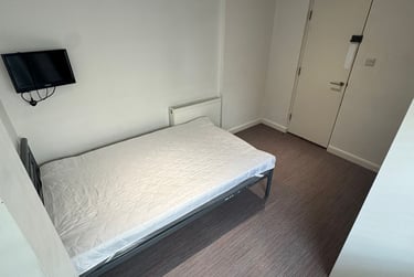 5 bed house, Ashford Street, Shelton, Stoke, ST42EL - Image 3