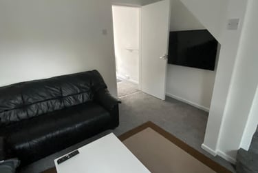 4 bed house, Queen Anne Street, Shelton, Stoke, ST42EQ - Image 3