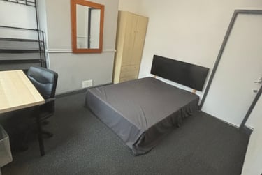 3 bed house, Carlton Road, Shelton, Stoke, ST42BG - Image 3