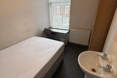 4 bed house, Boughey Road, Shelton, Stoke, ST42BB - Image 5