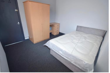 4 bed house, Ashford Street, Shelton, Stoke, ST42EL - Image 2