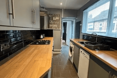 4 bed house, Guildford Street, Shelton, Stoke, ST42EP - Image 3