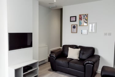 4 bed house, Crowther Street, Shelton, Stoke, ST42ER - Image 2