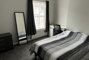 4 bed house, Queen Anne Street, Shelton, Stoke, ST42EQ - Image 2