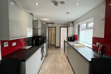 5 bed house, Aynsley Road, Shelton, Stoke, ST42RA - Image 2