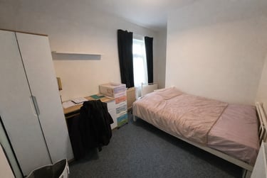 4 bed house, Boughey Road, Shelton, Stoke, ST42BN - Image 2