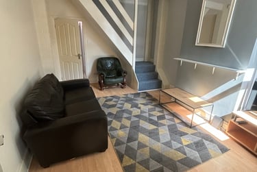 3 bed house, Crowther Street, Shelton, Stoke, ST42ER - Image 2