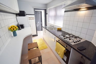 3 bed house, Spencer Road, Shelton, Stoke, ST42BE - Image 9