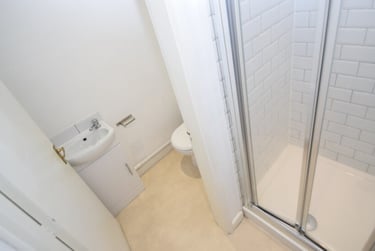 5 bed house, Boughey Road, Shelton, Stoke, ST42BQ - Image 11