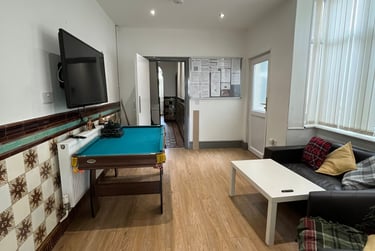 5 bed house, Aynsley Road, Shelton, Stoke, ST42RA - Image 3