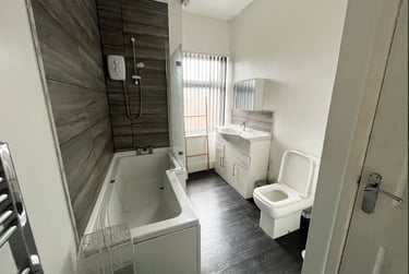 3 bed house, Leek Road, Shelton, Stoke, ST42BP - Image 12