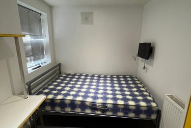 4 bed house, Leek Road, Shelton, Stoke, ST42BW - Image 11