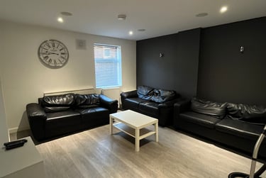 5 bed house, Queen Anne Street, Shelton, Stoke, ST42EQ - Image 2