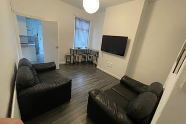 3 bed house, Carlton Road, Shelton, Stoke, ST42BG - Image 5