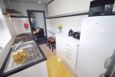 3 bed house, Spencer Road, Shelton, Stoke, ST42BE - Image 10