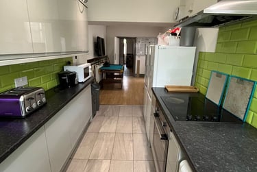 5 bed house, Aynsley Road, Shelton, Stoke, ST42RA - Image 12