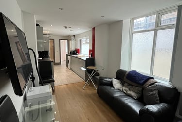 5 bed house, Aynsley Road, Shelton, Stoke, ST42RA - Image 12