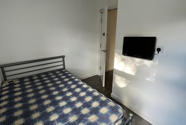 4 bed house, Leek Road, Shelton, Stoke, ST42BW - Image 12