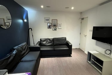 6 bed house, Carlton Road, Shelton, Stoke, ST42BG - Image 4