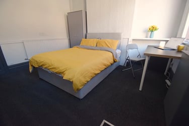 3 bed house, Spencer Road, Shelton, Stoke, ST42BE - Image 4