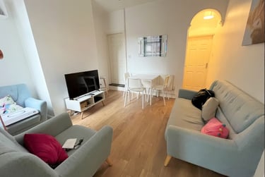 3 bed house, Leek Road, Shelton, Stoke, ST42BP - Image 5