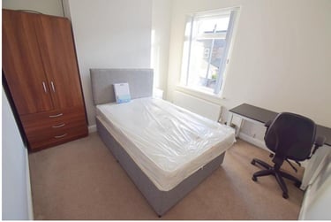 3 bed house, Thornton Road, Shelton, Stoke, ST42BD - Image 4