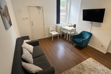 3 bed house, Thornton Road, Shelton, Stoke, ST42BD - Image 1