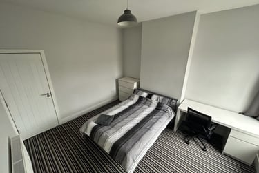 3 bed house, Spencer Road, Shelton, Stoke, ST42BE - Image 1