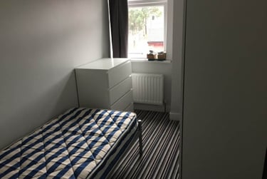 4 bed house, Leek Road, Shelton, Stoke, ST42BP - Image 3