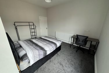 3 bed house, Spencer Road, Shelton, Stoke, ST42BE - Image 2