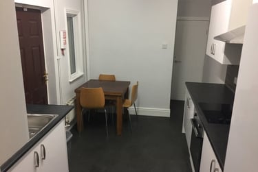 5 bed house, Boughey Road, Shelton, Stoke, ST42BQ - Image 4