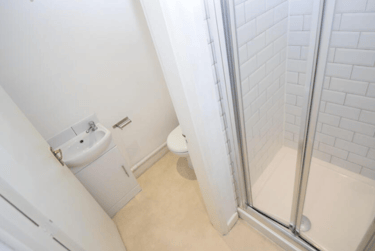 6 bed house, Queen Anne Street, Shelton, Stoke, ST42EQ - Image 3