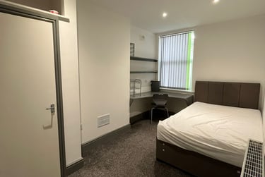 5 bed house, Aynsley Road, Shelton, Stoke, ST42RA - Image 5