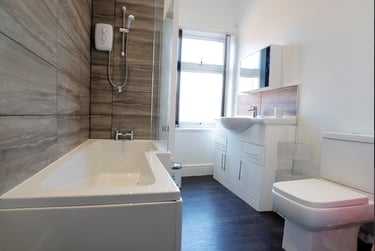 3 bed house, Leek Road, Shelton, Stoke, ST42BP - Image 4